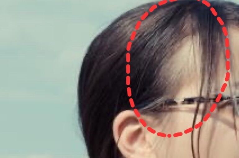 髪の毛を束ねた時に出来る隙間 長岡市古正寺の美容室カット 長岡市で美容室を運営しながらハネが治らないことへの対処法などを執筆